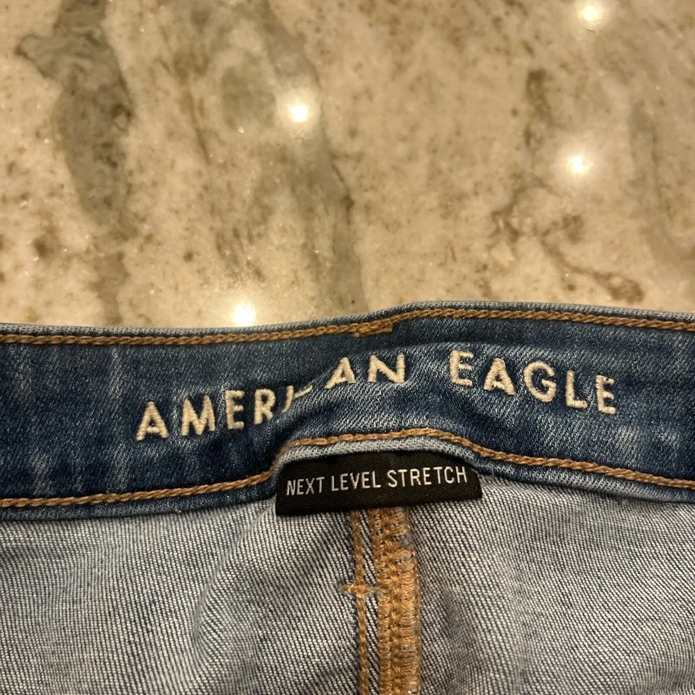 American eagle distressed‎ hi rise jegging Jena’s size 16 short